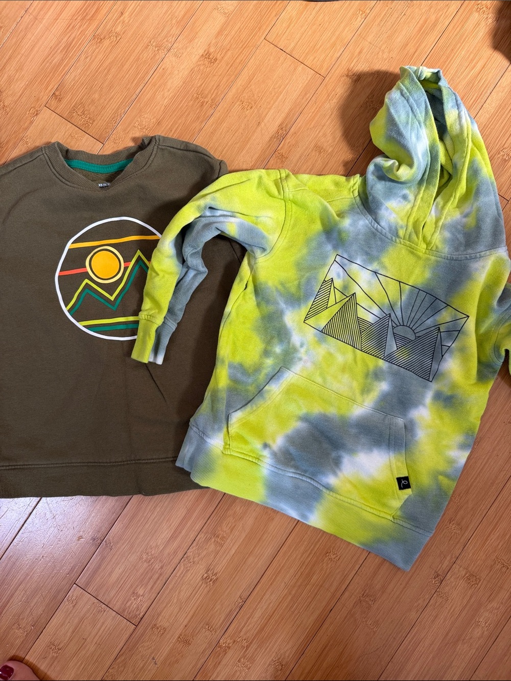 XS. Kids Tie-Dye Hooded Sweatshirt and Olive Graphic Pullover